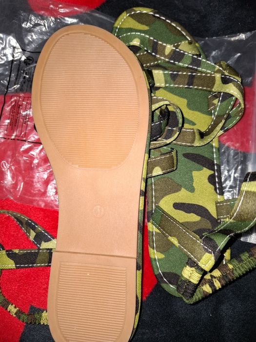 Продам новые сандали!