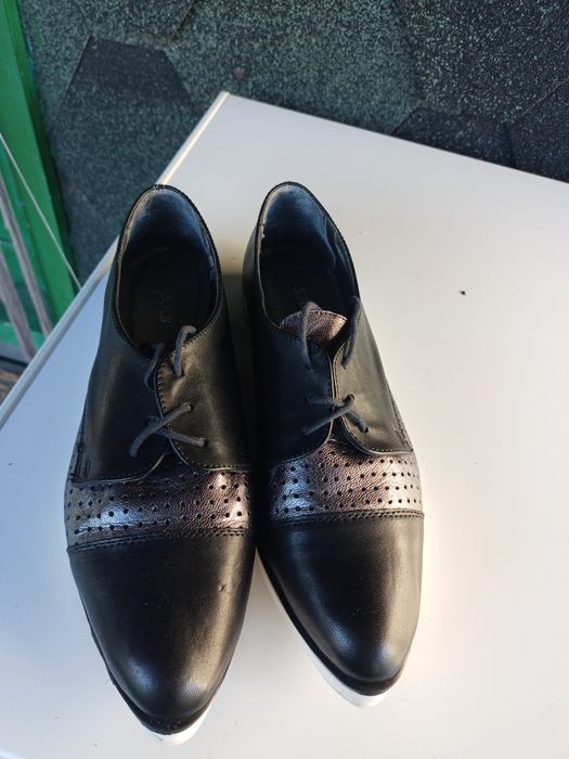 Обувки Sab,естествена кожа,номер 39,за тесен крак,обувани 2 пъти.