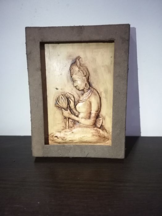 Релефна картина "Жена с лотос"