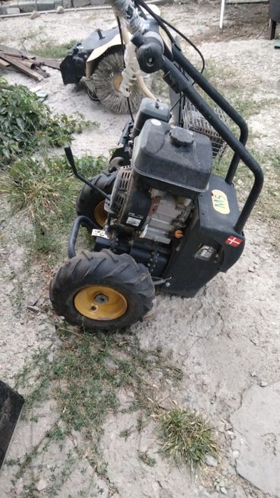 Продам Мотоблок с насадками