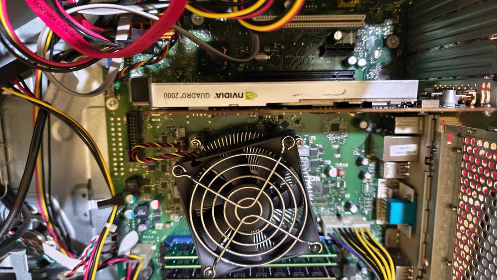 Vand Fujitsu Esprimo E85+ , i5-3470 , 16Gb ddr3 ,  NVIDIA QUADRO 2000