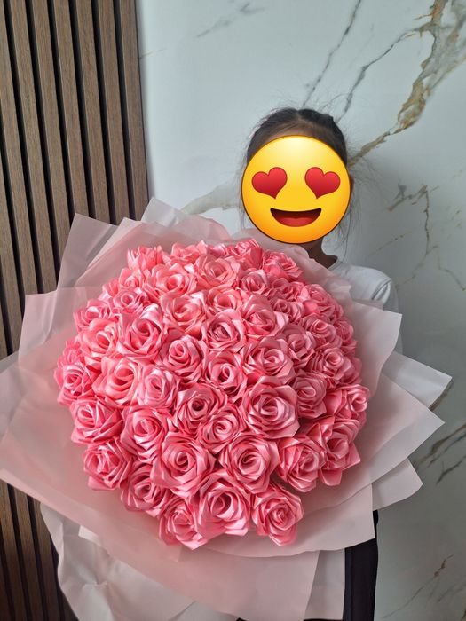 Розы из атласных лент