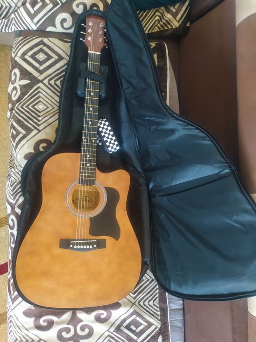 Акустическая гитара