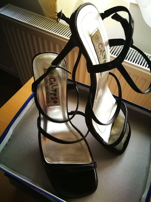 Vând sandale negre damă