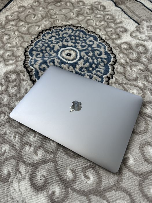 MacBook Air M1 ideal holatda