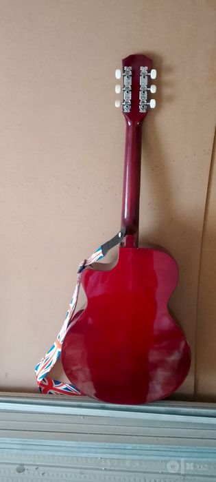 Akustik gitara sotiladi