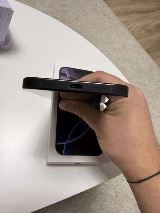 iPhone 16 Pro Max – 256 GB – 93% Baterie – iOS 18.7.2 – Full Box