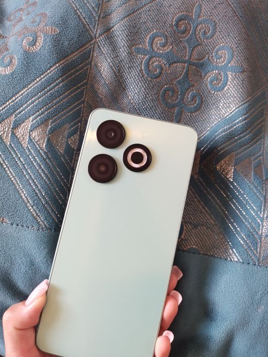 Срочно продам телефон Infinix smart8