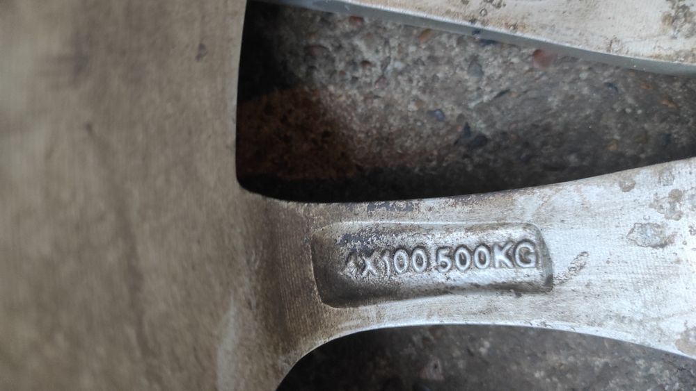 Продам комплект  дисков r15  с резиной