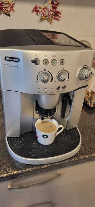 Expresor Delonghi Magnifica