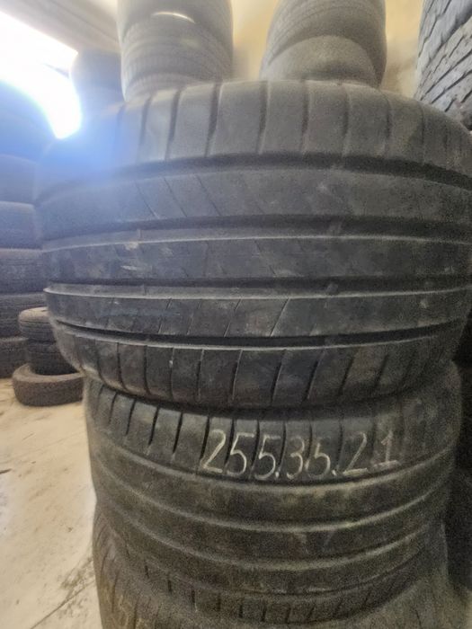 255 35на  21 шины летние