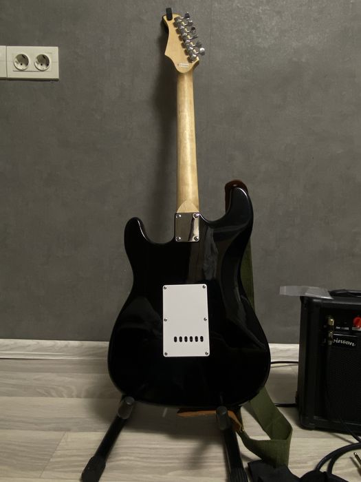 Электрогитара Stratocaster,с полным комплектом
