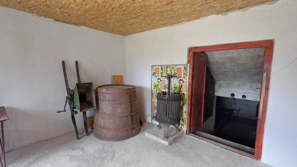 Pivniță cu cramă de vânzare