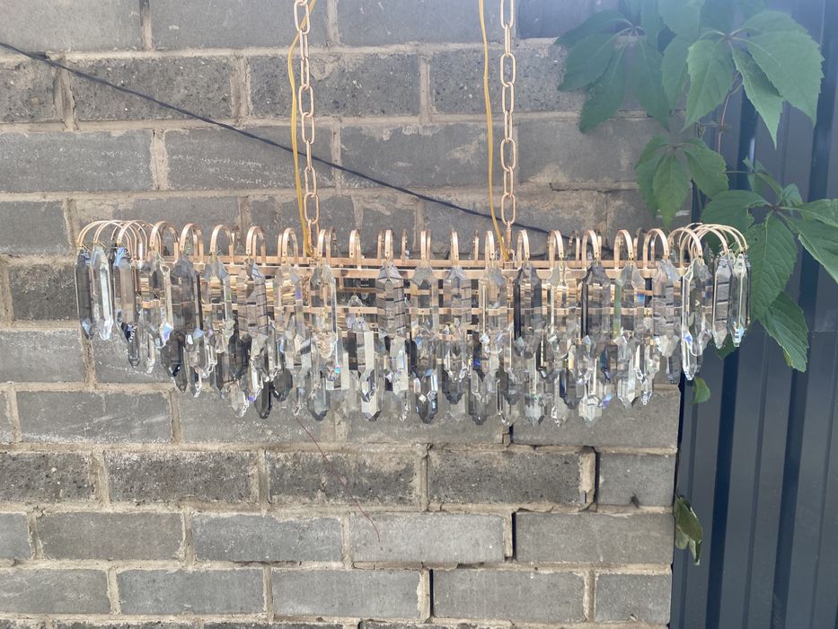 Продам новую красивую люстру