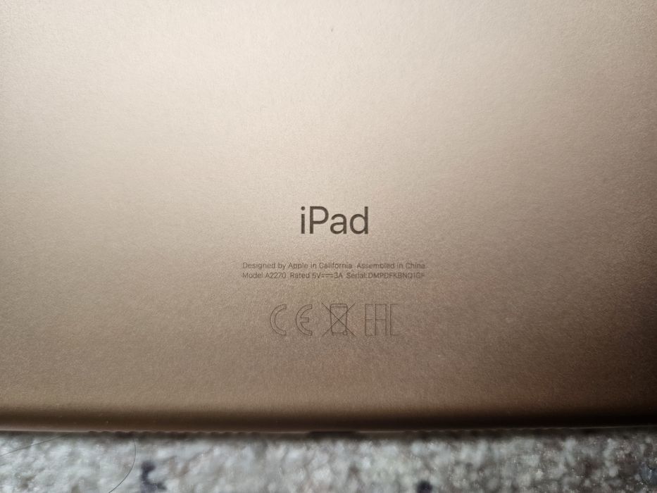 Ipad 8 с химикалка, rosegold в отлично състояние