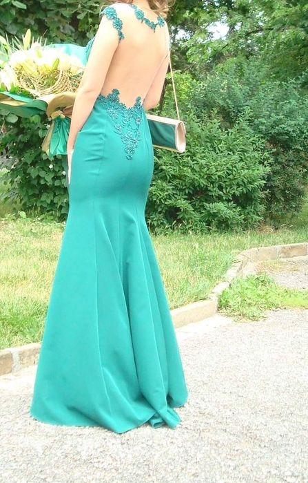 Официална рокля по тялото