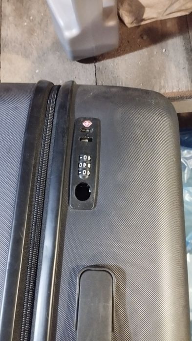 Продам чемодан б/у