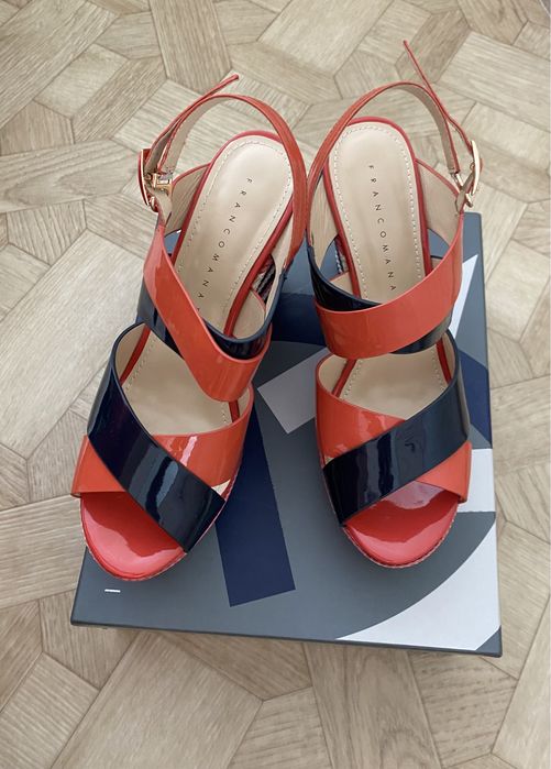 Продам босоножки