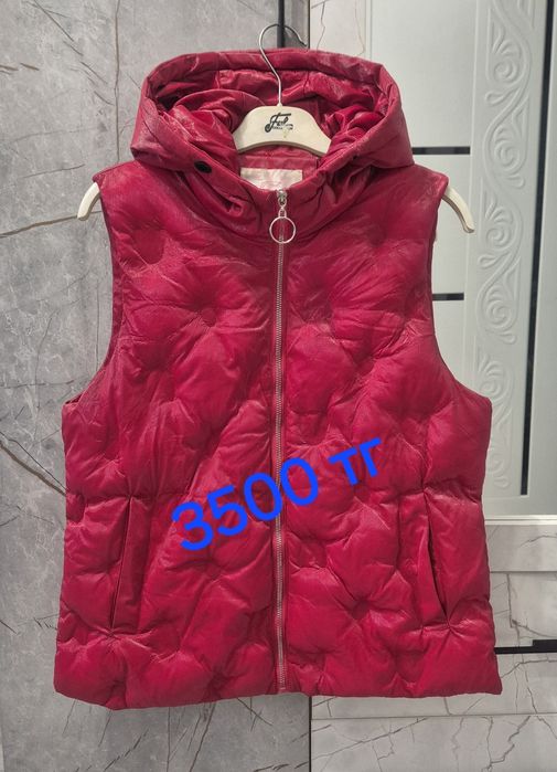 Продам куртки, безрукавки