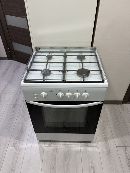 Продается газовая плита GRETA