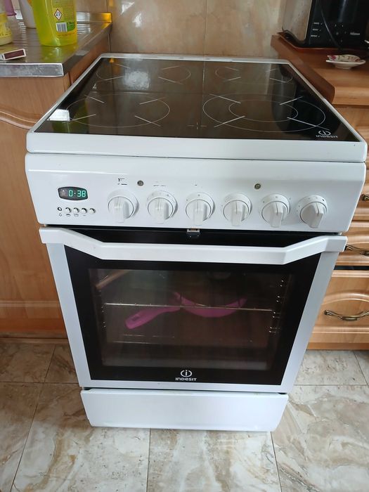 готварска печка с керамичен плот индезит