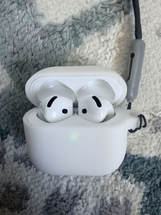 Наушники AirPods