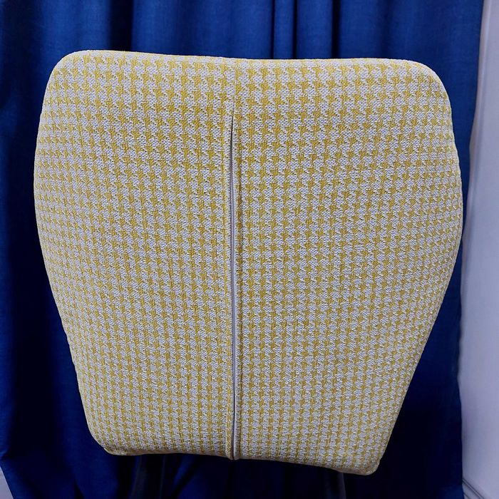 Диван-раскдадной и 2 стула