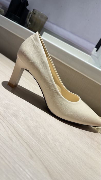 Абсолютно новые туфли