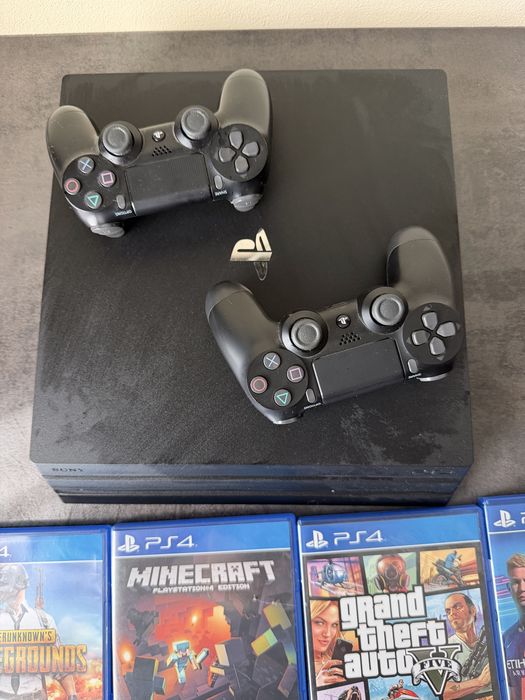 Playstation 4 cu accesorii