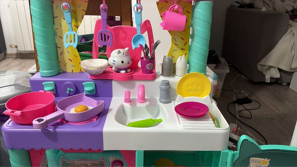 Bucataria Briosel Gabby Dollhouse, cuptorul, setul de ceai, set picnic