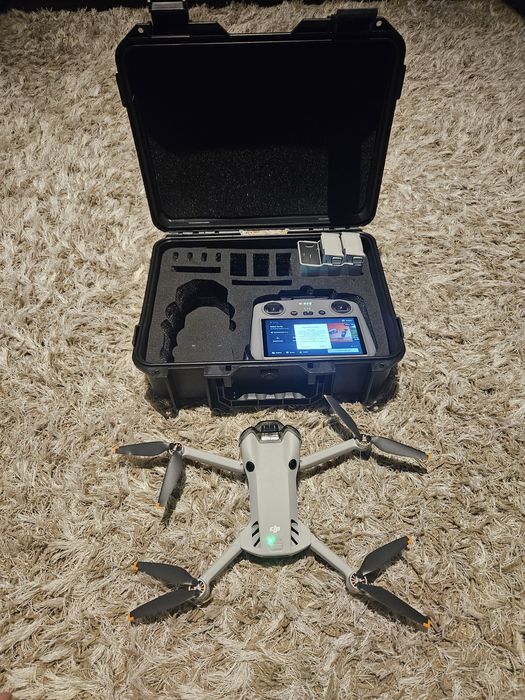 Drona DJI Mini 4 Pro Fly More Combo