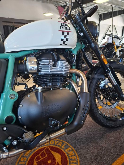 Motocicleta Royal Enfield Bear 650