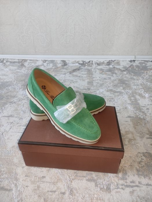 Продам лоферы новые .