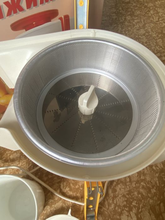 Продам электро соковыжималку новая