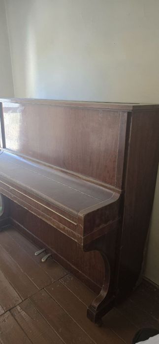 Продаётся пианино красный октябрь