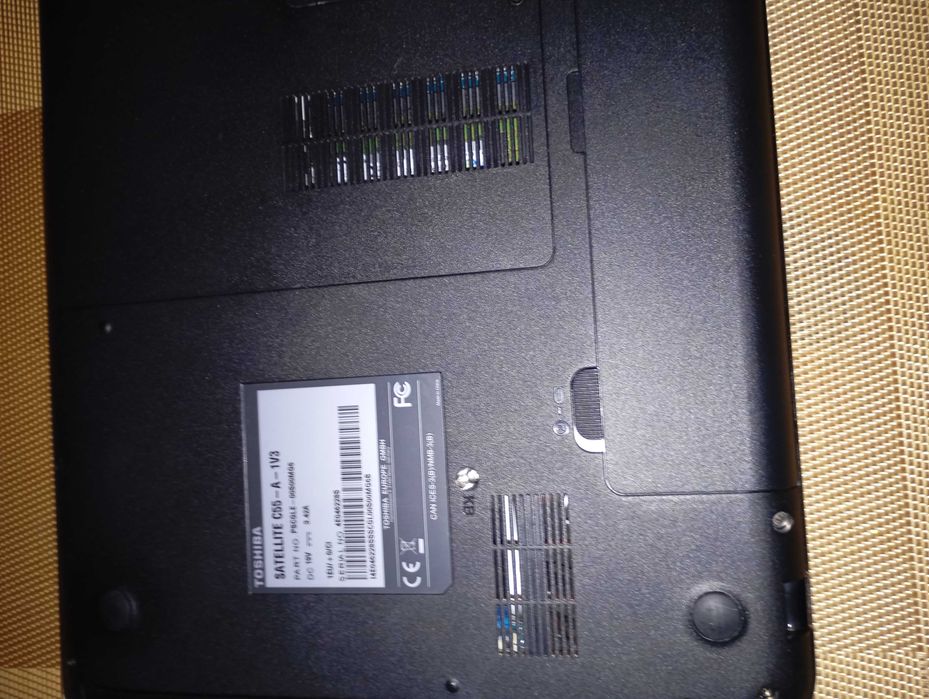 Laptop Toshiba Satellite C55-A-1V3 cu procesor Intel® Core™ i5-4200M 2.50GHz, 4GB