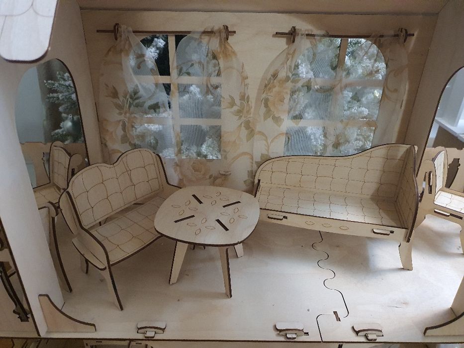 Кукольный домик деревянный