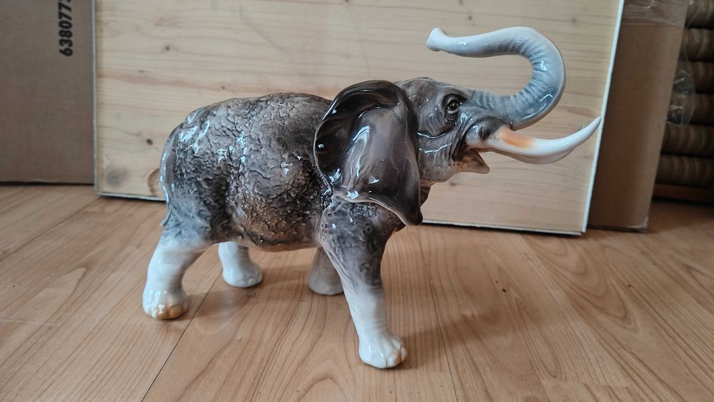 Bibelou elefant din portelan