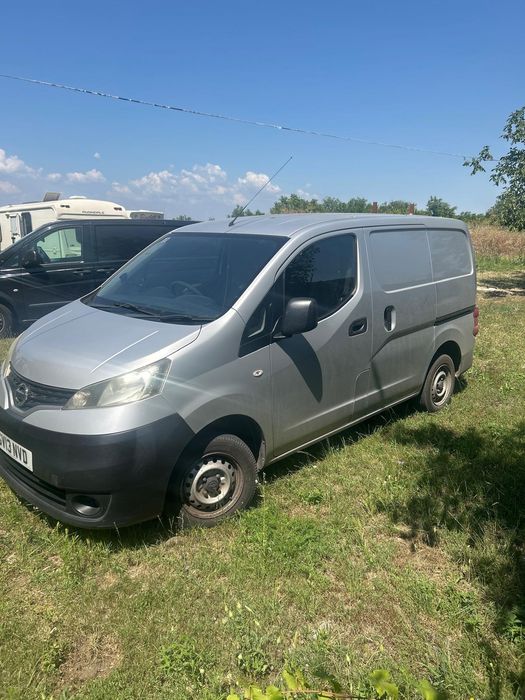 Nissan duba NV200