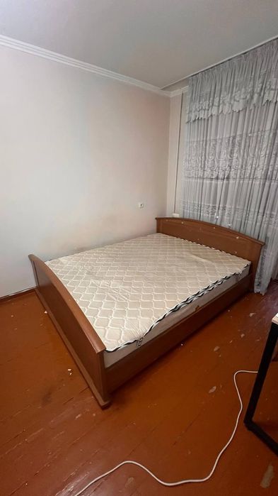 Продаём кровать  с матрасом и 2 кресла