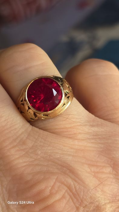 Златен мъжки пръстен с рубин