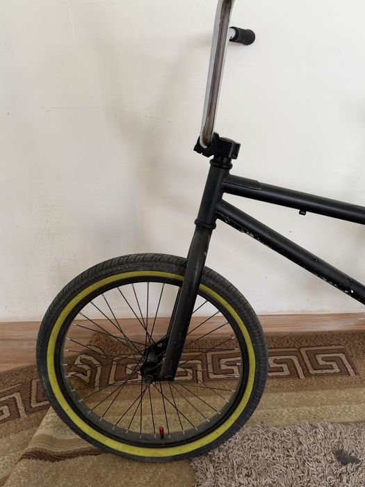 BMX черного цвета