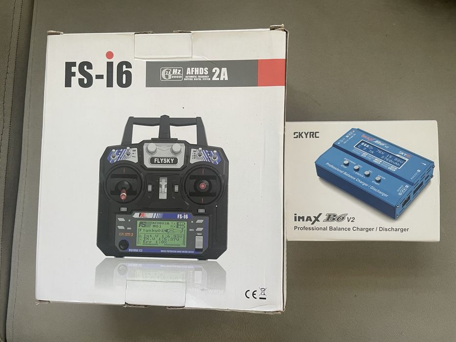 Лодка за захранка с gps автопилот с лого на Fox