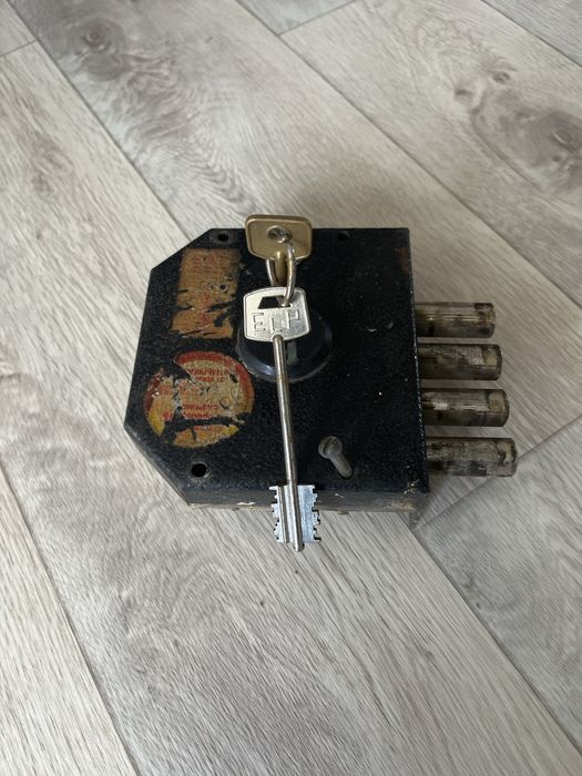 Продам дверной замок