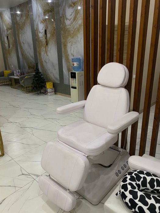 Наращивание ресниц и ногтей