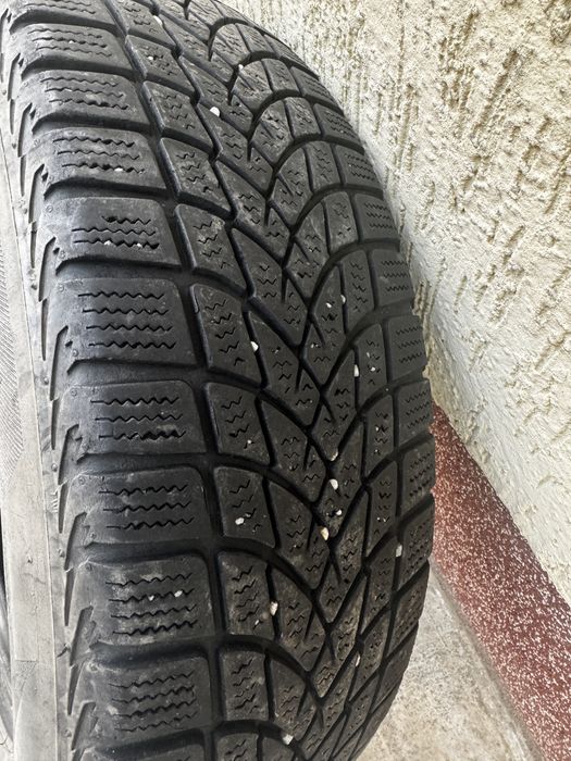Vând 4 anvelope de iarnă 185/65 R15