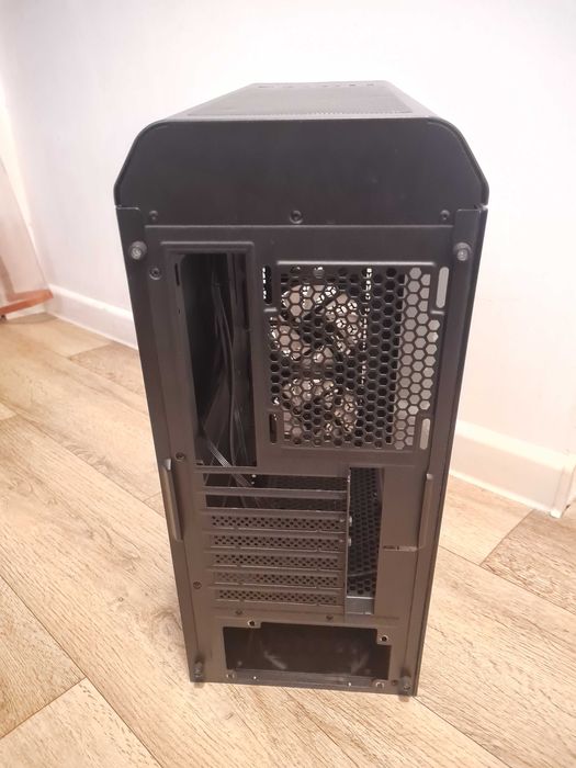 Корпус AeroCool One Frost