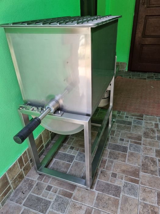 De vanzare  Malaxor carne profesional