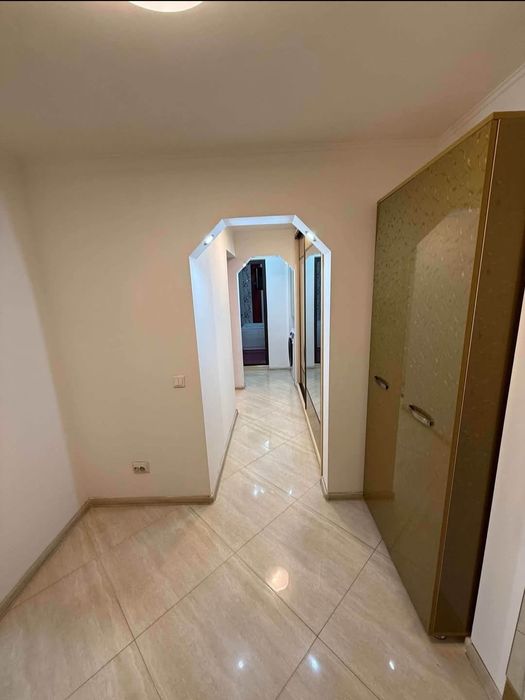 Apartament 3 camere dec, conf 1, etaj 2, str Rosiori PiataMare