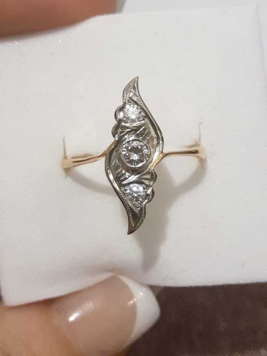 Продам советское кольцо с якутскими бриллиантами.